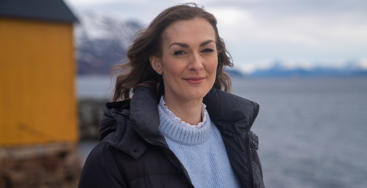 Kvinner smiler til kamera